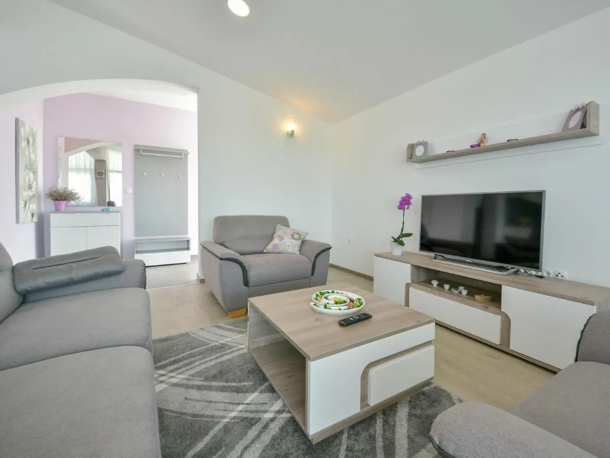 Apartment Nina By Interhome Anic 0*,