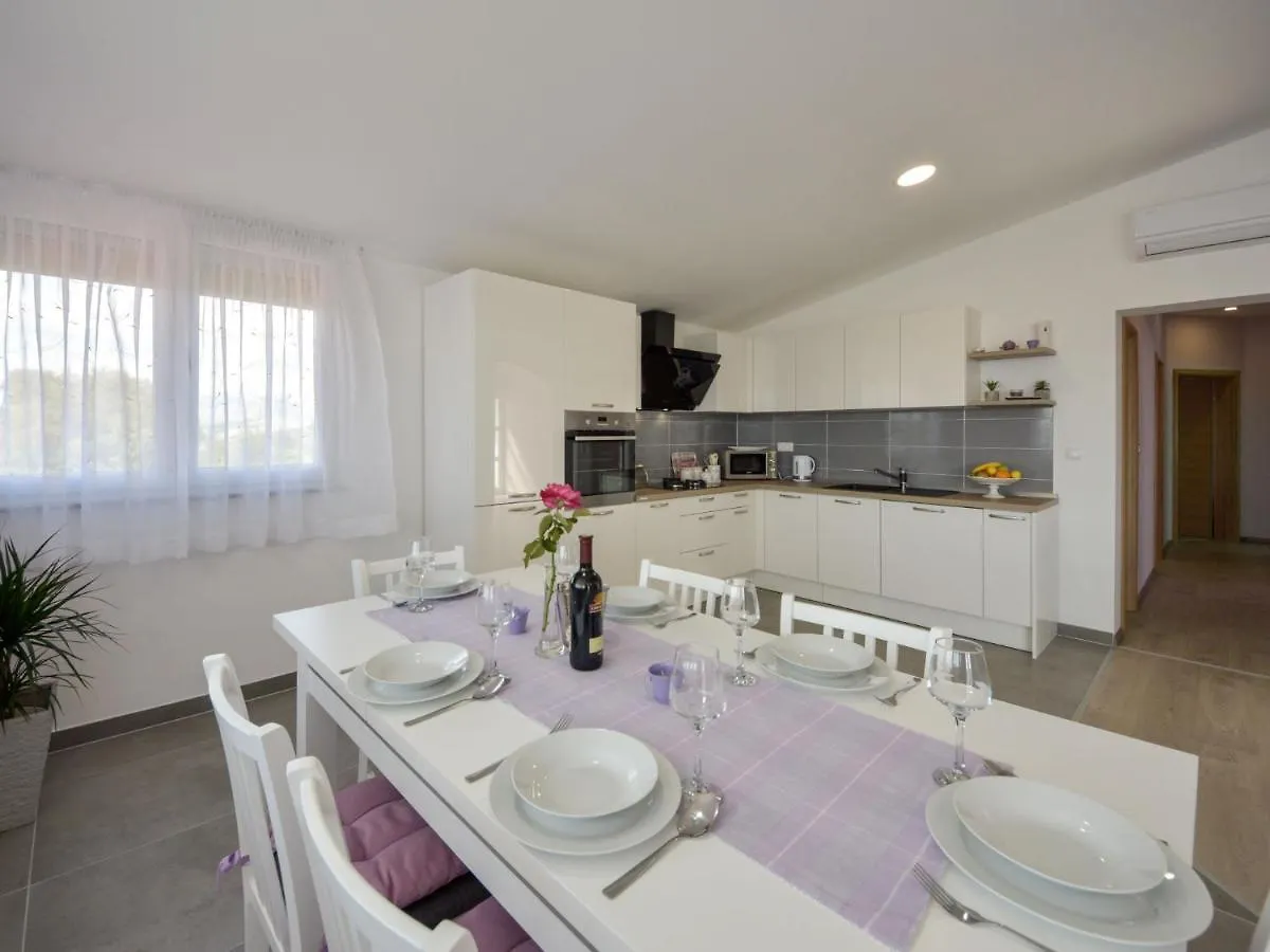 Apartment Nina By Interhome Anic